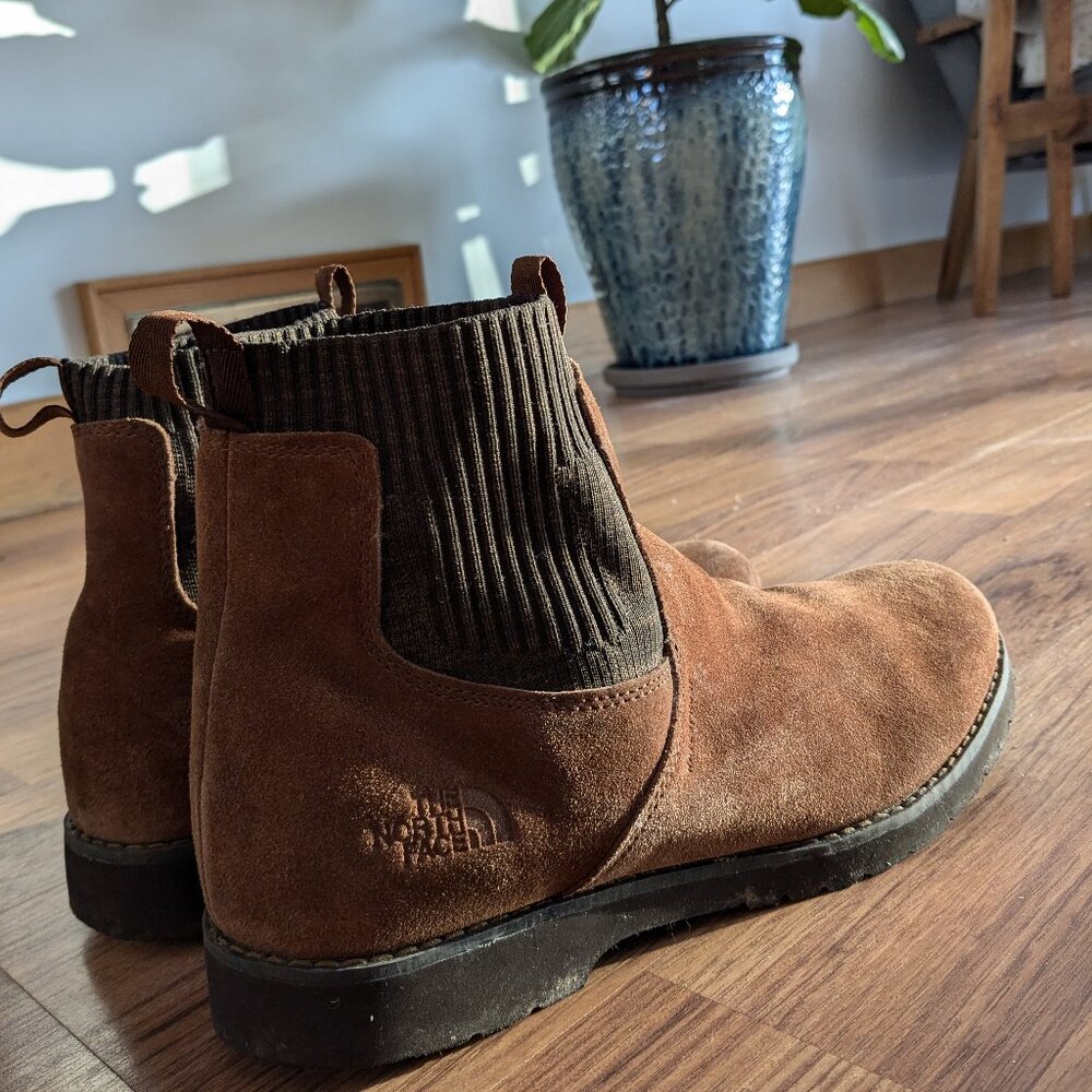 The North Face Women's waterproof Chelsea Boot size 11